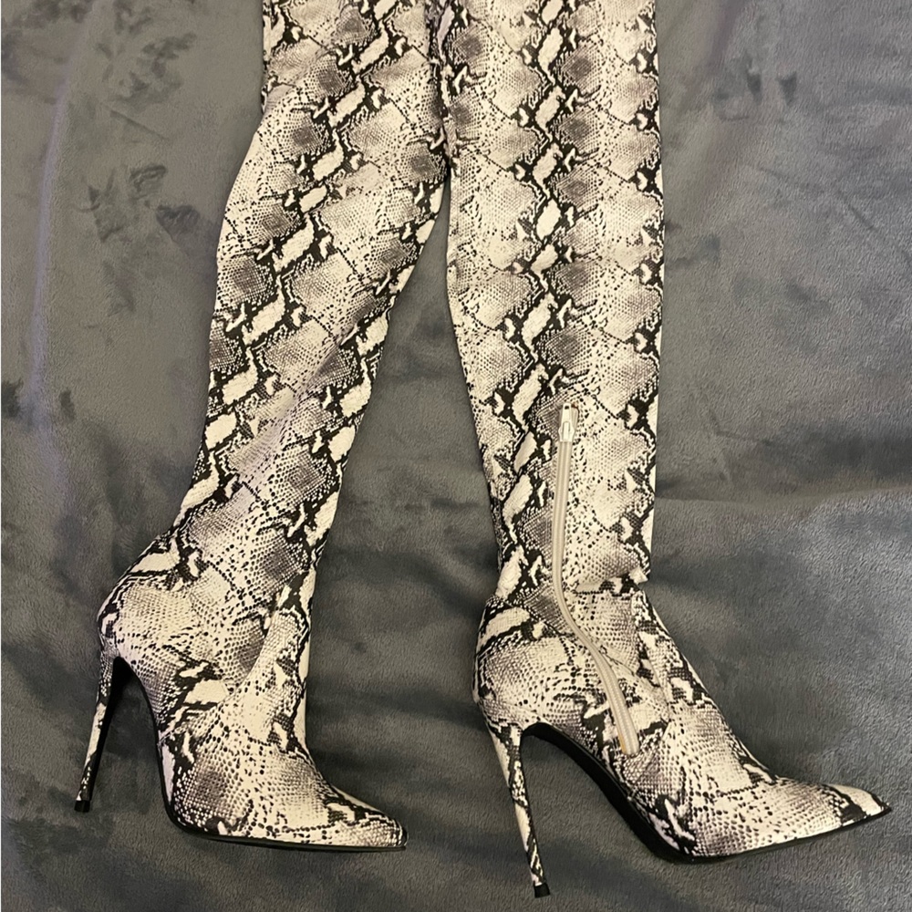 Steve Madden snake skin Dominique boot